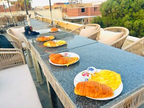 Outdoor dining - Vysta pyramids hotel Cairo 
View pyramids 
renovated rooms
Restaurant with view (Giza Governorate)