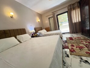 10 habitaciones, tabla de planchar con plancha, internet y ropa de cama 