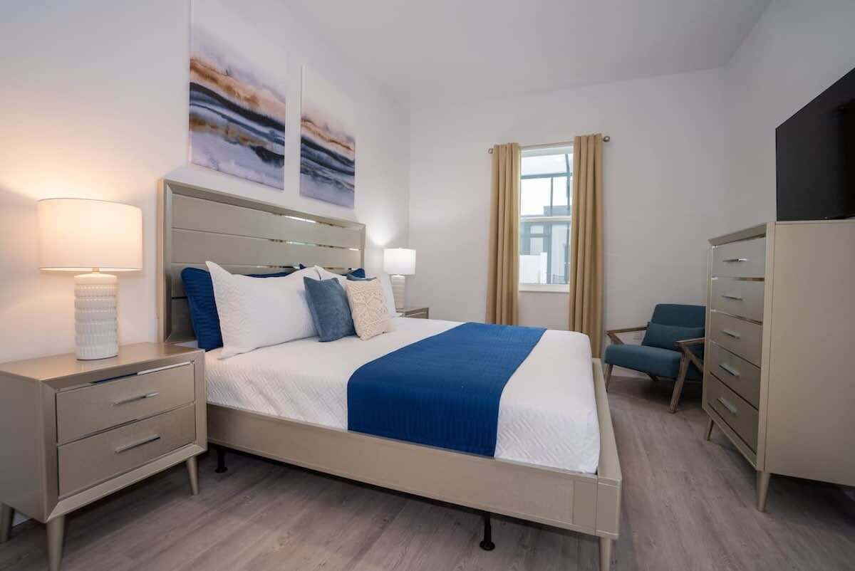 5 habitaciones, tabla de planchar con plancha, wifi y ropa de cama 