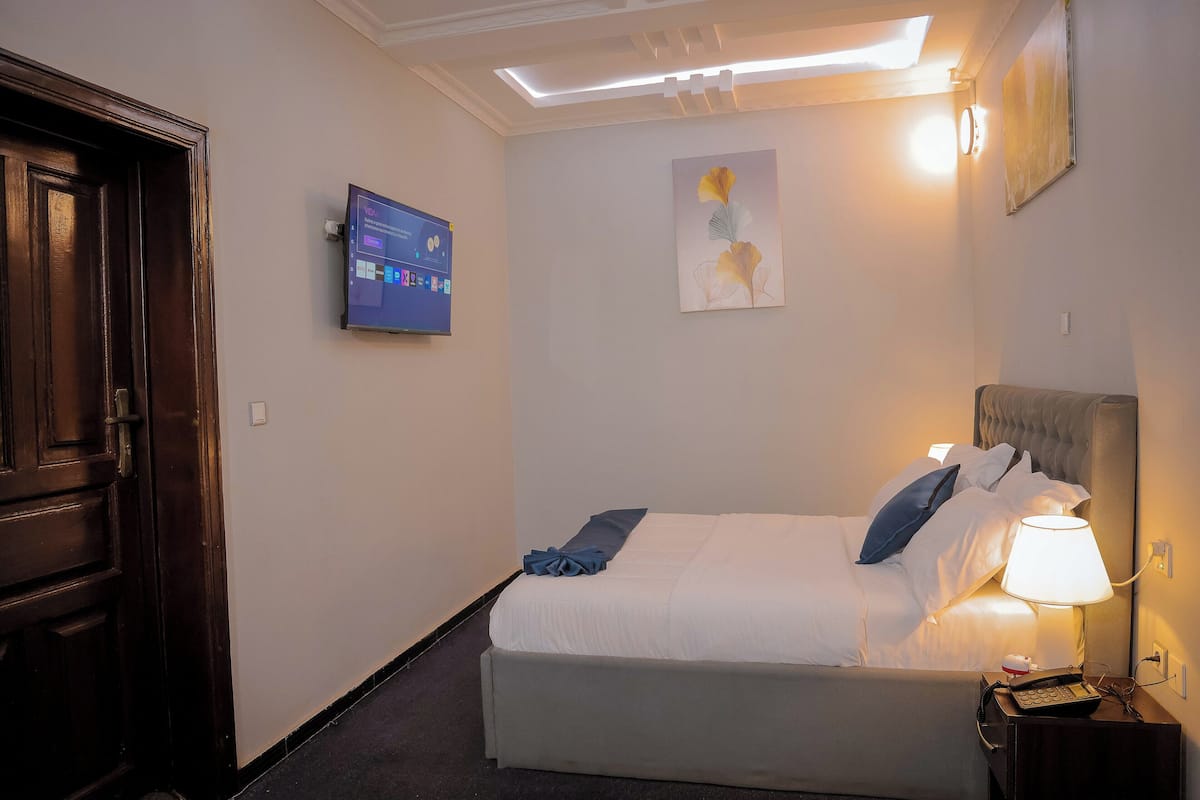 Desk, free WiFi, bed sheets