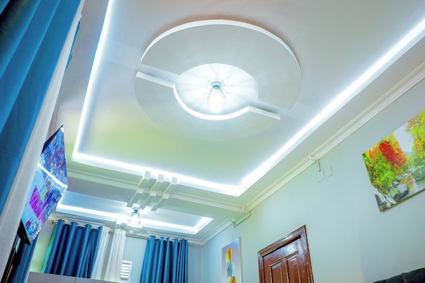 Standard Double Room, Pool View | Meja, Wi-fi percuma, cadar katil