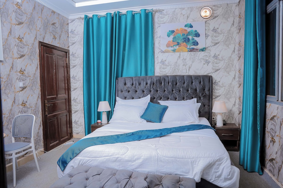 Desk, free WiFi, bed sheets