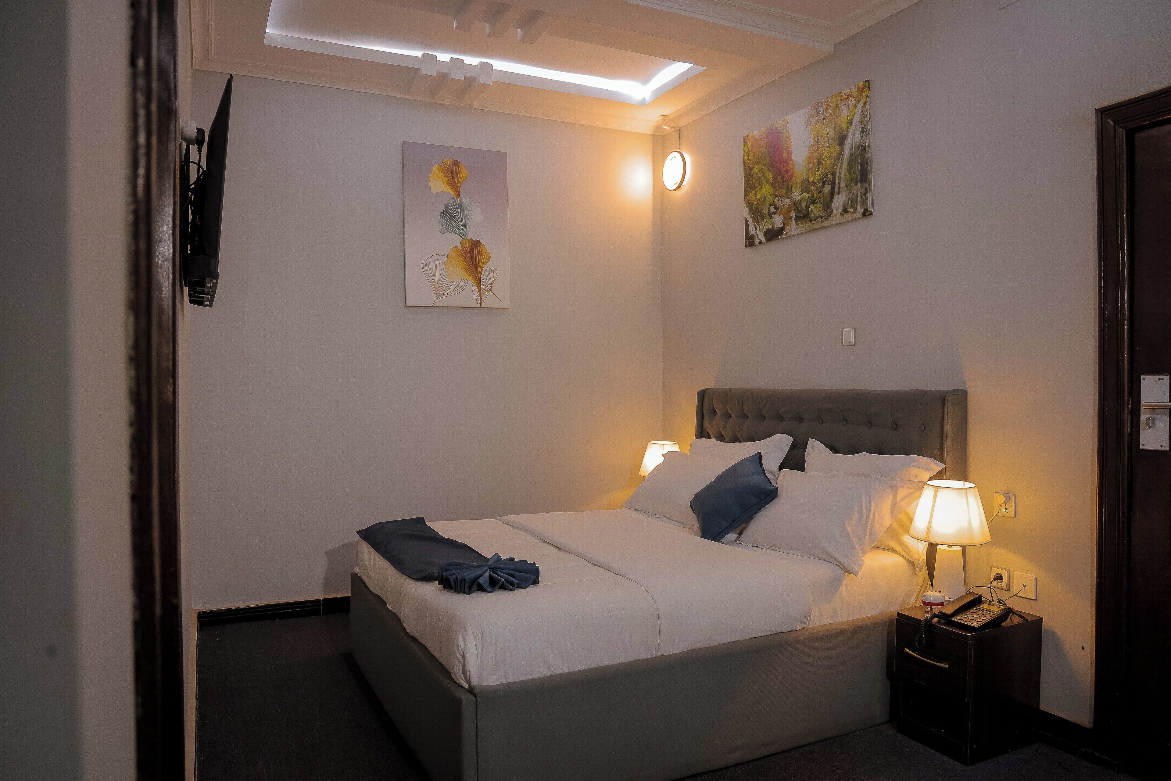 Desk, free WiFi, bed sheets