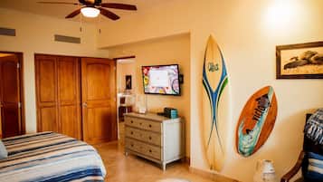 Apartment, Multiple Beds, Balcony, Ocean View (Las Mañanitas LM E3402) | 2 bedrooms, individually decorated, individually furnished, bed sheets