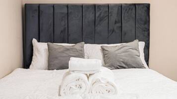 1 habitación, tabla de planchar con plancha, wifi gratis y ropa de cama