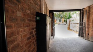 Unclassified image, 4 of 27, button - Stylish Flat in Wolverhampton | Long & Short Stays (Wolverhampton)