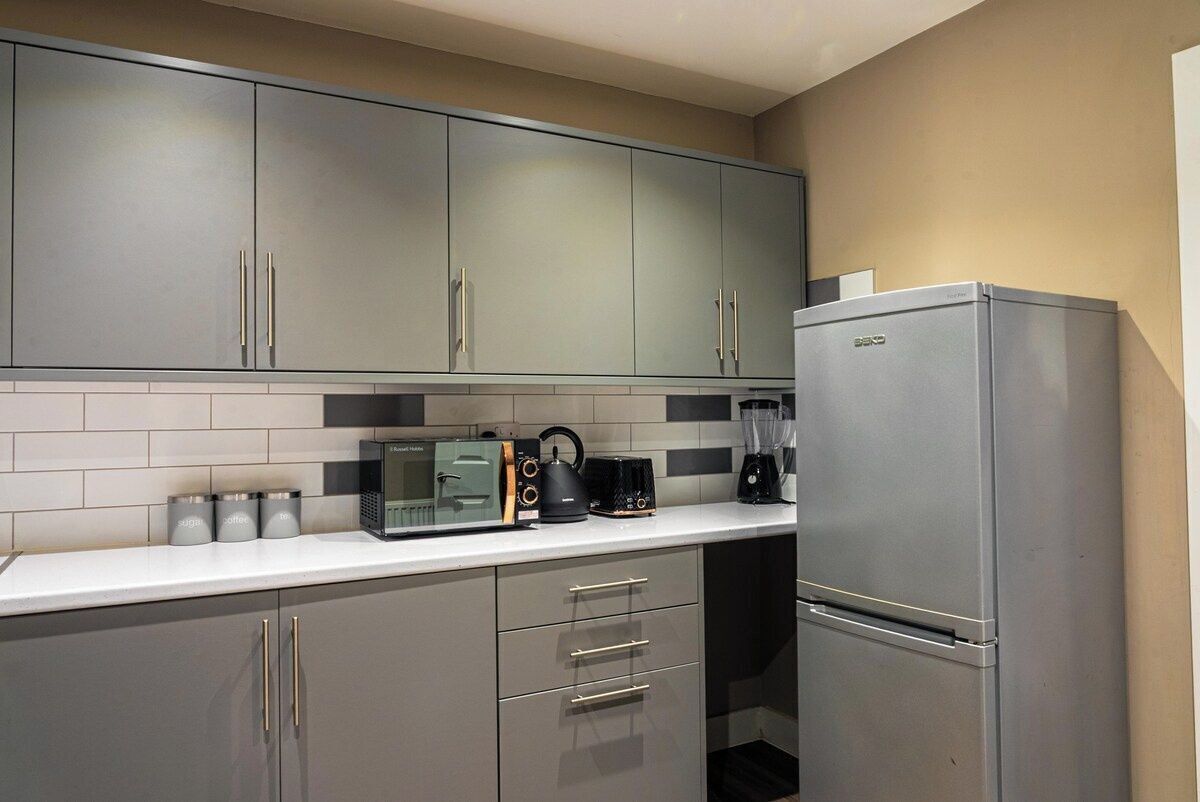 Refrigerador, microondas, horno, placa de cocina