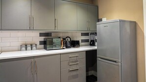 Unclassified image, 3 of 27, button - Stylish Flat in Wolverhampton | Long & Short Stays (Wolverhampton)