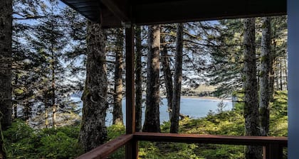 Forest View Cottage- Ocean Views from Private Balcony at Friends by the Ocean