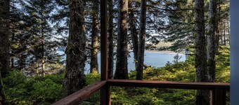 Forest View Cottage- Ocean Views from Private Balcony at Friends by the Ocean