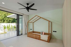 Cribs/infant beds