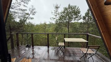 Chalet superior, balcón, vista a la montaña | Terraza o patio