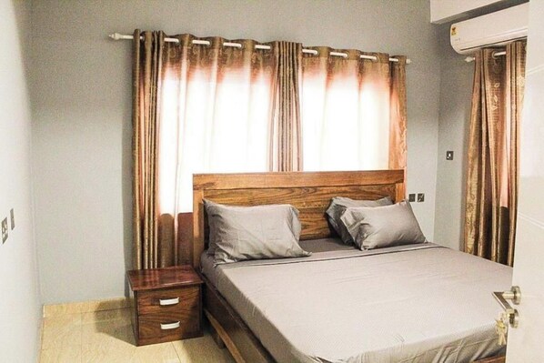 2 habitaciones, tabla de planchar con plancha, internet y ropa de cama 