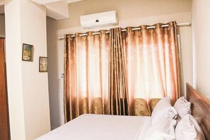 2 chambres, fer et planche à repasser, accès Internet, draps fournis