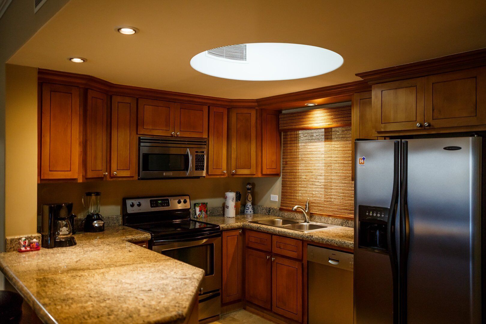 Apartamento, várias camas, sacada, vista para a piscina (Las Mañanitas LM F4205) | Cozinha privada | Cafeteira/chaleira, mesas de jantar