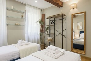 3 bedrooms, iron/ironing board, internet, bed sheets