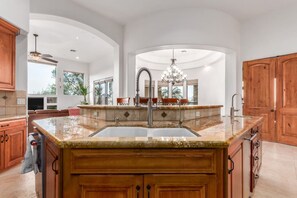 Interior - 5BR, 3 Den Oasis w/ Pool, Hot Tub & Fountain Views (Fountain Hills)