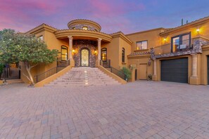 Exterior - 5BR, 3 Den Oasis w/ Pool, Hot Tub & Fountain Views (Fountain Hills)