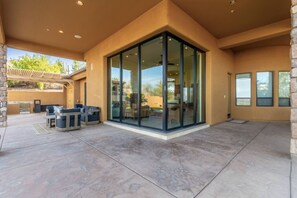 Terrace/patio - 5BR, 3 Den Oasis w/ Pool, Hot Tub & Fountain Views (Fountain Hills)