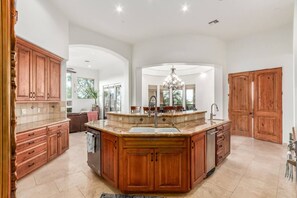 Interior - 5BR, 3 Den Oasis w/ Pool, Hot Tub & Fountain Views (Fountain Hills)