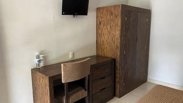 Desk, free WiFi