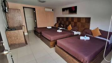 Habitación triple clásica | Escritorio y wifi gratis