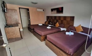 Habitació triple clàssica | Escriptori i wifi gratuïta 