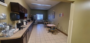 Free daily continental breakfast
