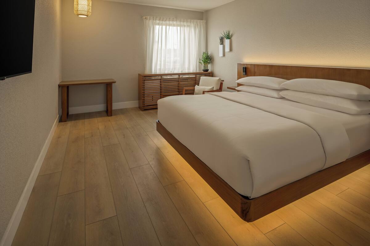 Egyptian cotton sheets, premium bedding, pillowtop beds, minibar