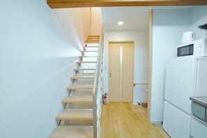 Unclassified image, 3 of 6, button - Shinjuku Deep Lane White House・ZHUOJU (Tokyo)