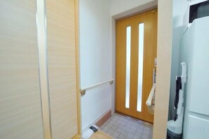 Unclassified image, 5 of 6, button - Shinjuku Deep Lane White House・ZHUOJU (Tokyo)
