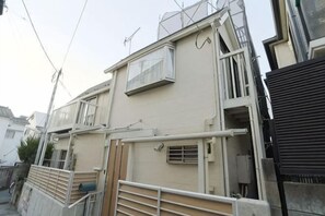 Unclassified image, 4 of 6, button - Shinjuku Deep Lane White House・ZHUOJU (Tokyo)