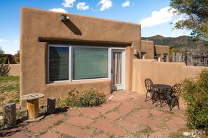 Outdoor dining - Sunset Studio - Arroyo Seco, NM (Arroyo Seco)