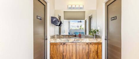 Apartment, 1 King Bed, Kitchen (Maia Cabo(03-05)) | Interior