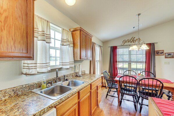 Fridge, microwave, stovetop, dishwasher