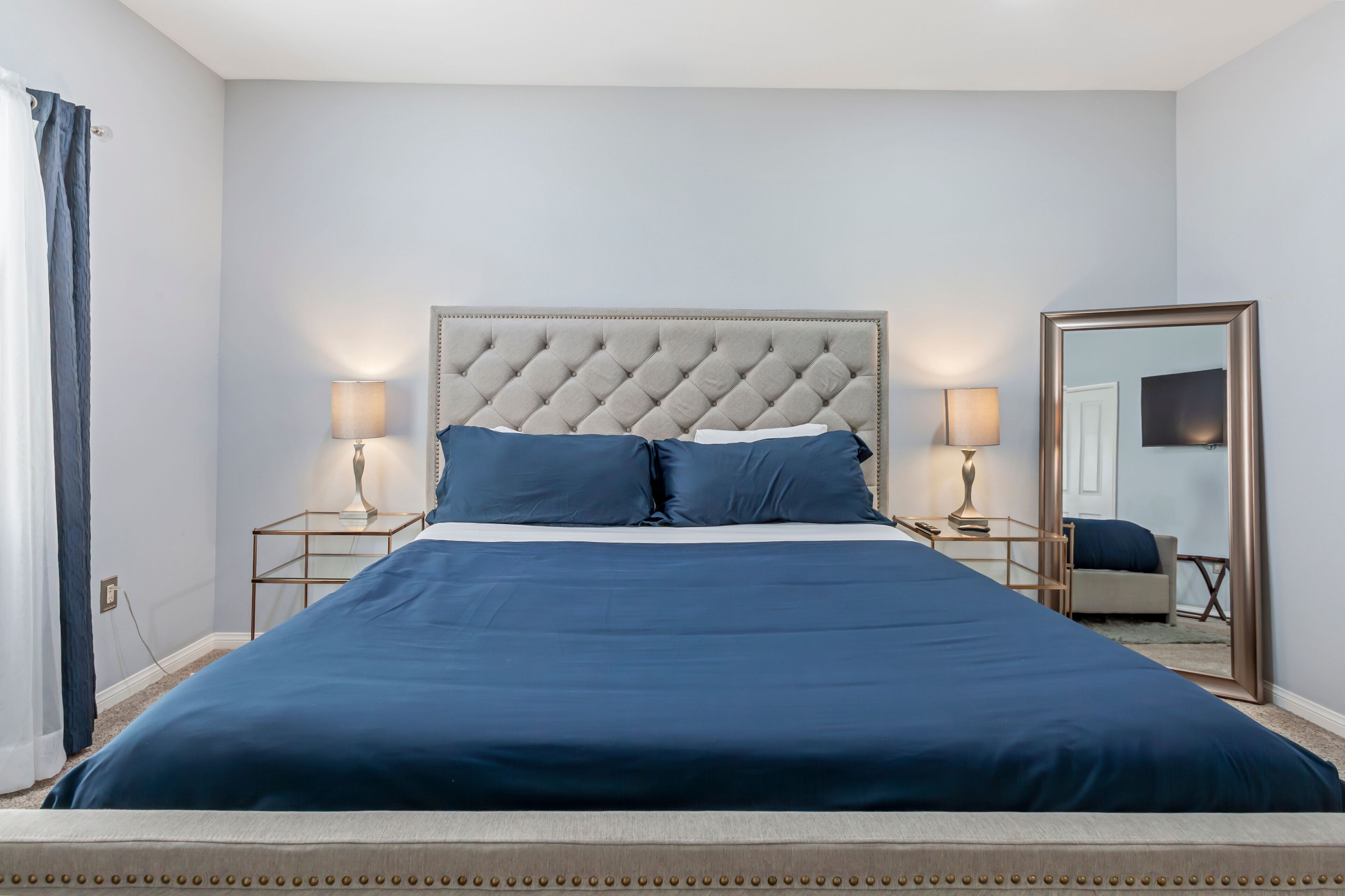 3 bedrooms, desk, WiFi, bed sheets