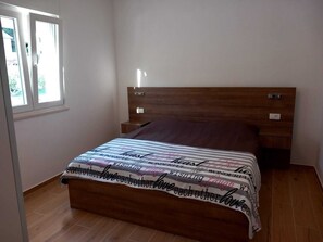 2 habitaciones, tabla de planchar con plancha y acceso a internet 