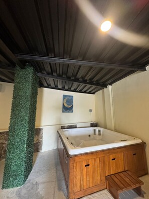 Private spa tub