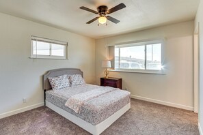 Iron/ironing board, Internet, bed sheets