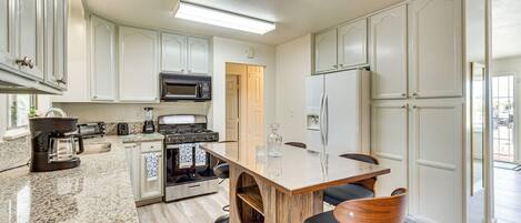 Fridge, microwave, stovetop, dishwasher