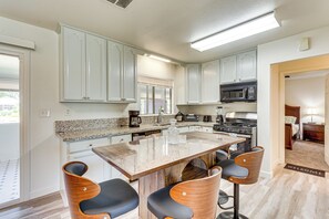 Fridge, microwave, stovetop, dishwasher