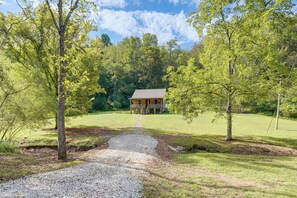 Exterior - Rustic, Woodsy Cabin in Palestine w/ Pool Table! (Palestine)