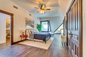 2 bedrooms, desk, iron/ironing board, WiFi - Walk to Main St: Eclectic Gem in Little Rock (Little Rock)