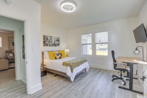 3 habitaciones, escritorio, tabla de planchar con plancha y wifi 