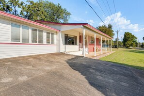 Exterior - Walk to Marina: Family Home w/ Yard in Kingston (Kingston)
