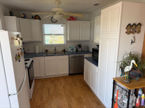 Charming 2-bedroom sporting cottage in beautiful Indianola Tx, close to the fish