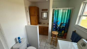 SĂšche-cheveux, serviettes fournies, savon, papier toilette