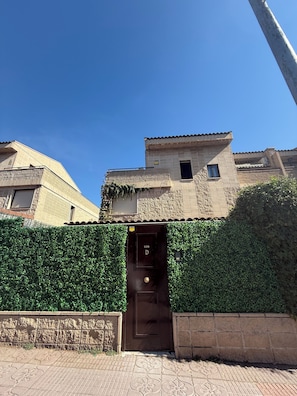 مدخل المنشأة