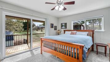 5 bedrooms, desk, free WiFi, bed sheets