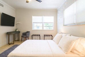 1 soverom, strykejern/-brett, internettilgang og sengetøy